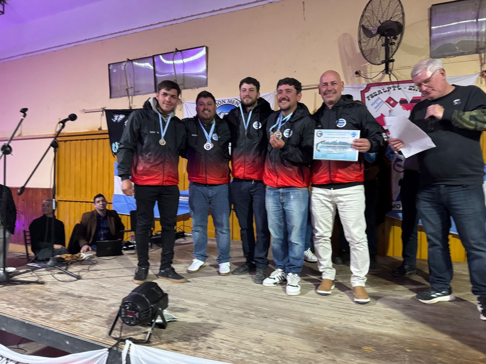 Equipos compartiendo el cierre del campeonato
